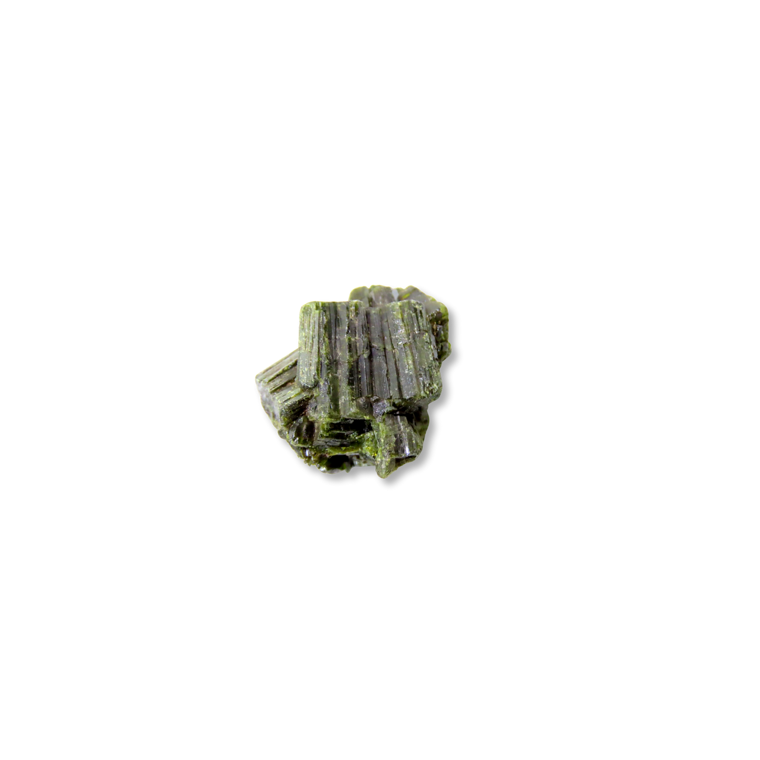 Green mineral晶体 on a white background